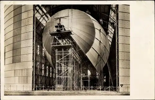 Ak Luftschiff Hindenburg im Bau, LZ 129, Hangar, Luftschiffhalle, Im Bau