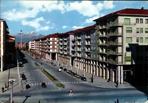 Ak Cuneo Piemonte, Stadtansicht, Straßenpartie, Corso Giolitti, Gebäude
