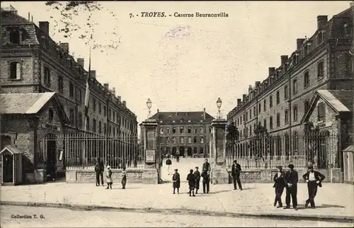 Ak Troyes Aube, Caserne Beurnonville, Kaserne, Eingangstor