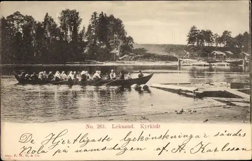 Ak Leksand Schweden, Kyrkbat, Flusspartie mit Blick auf den Ort, Ruderboot