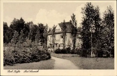 Ak Bad Lausick in Sachsen, Wegpartie mit Blick zum Parkkaffee von Arno Rößer