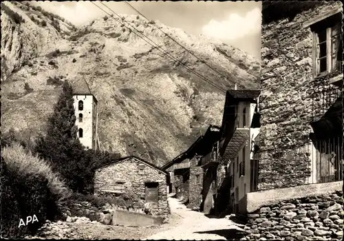 Ak Canillo Andorra, Vista parcial i esglesia, Straßenpartie in der Stadt, Kirche