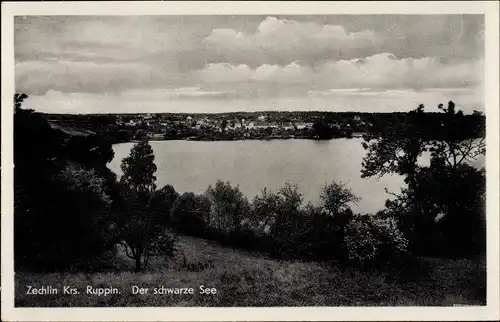 Ak Dorf Zechlin Rheinsberg Brandenburg, Blick über den schwarzen See zum Ort