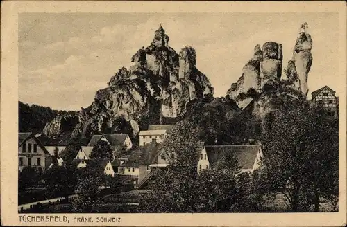 Ak Tüchersfeld Pottenstein im Kreis Bayreuth Oberfranken, Blick auf den Ort mit Berg