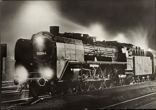 Ak Deutsche Eisenbahn, Tender 01 204 mit E 807 in Weida, Dampflokomotive