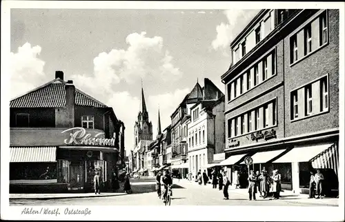 Ak Ahlen im westfälischen Münsterland, Oststraße mit Blick zur Kirche, Geschäfte, Passanten