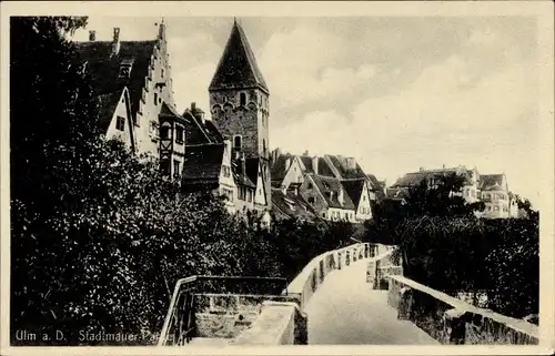 Ak Ulm an der Donau Baden Württemberg, Partie an der Stadtmauer, Teilansicht der Stadt