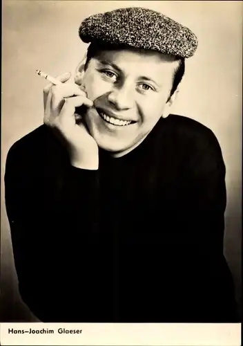 Ak Schauspieler Hans Joachim Glaeser, Portrait mit Zigarette, Progress Starfoto