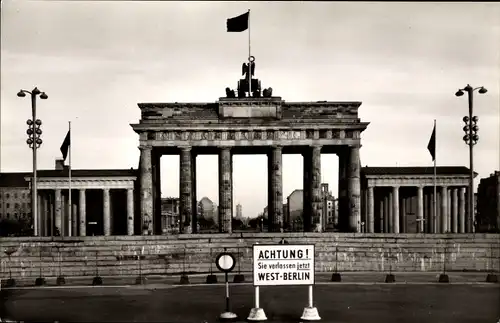 Ak Berlin Mitte, Innerdeutsche Grenze am Brandenburger Tor, BRD, DDR, Mauer