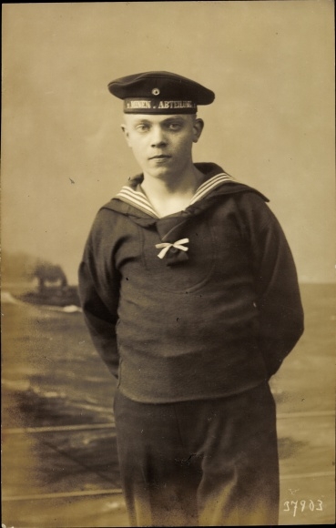 Datierung von Uniformen der Marine