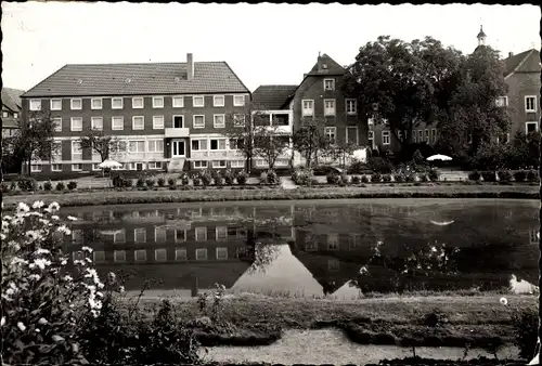 Foto Ak Gemen Borken in Westfalen, Blick zum Exerzitienhaus, Teich