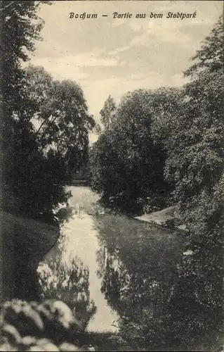 Ak Bochum im Ruhrgebiet, Partie im Stadtpark mit Blick auf den Teich