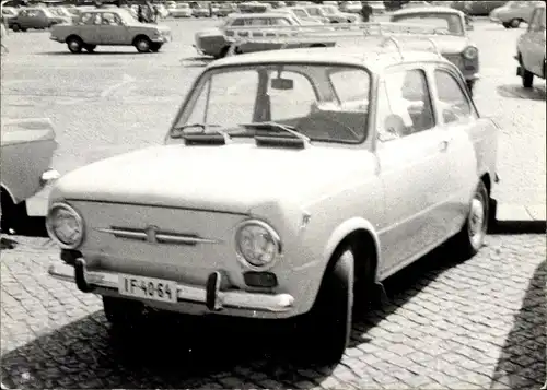 Foto Ak Fiat 124?, 750?, Automobil, Kennzeichen IF-4064