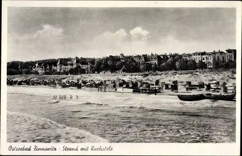 Ak Ostseebad Zinnowitz Usedom, Partie am Strand mit Kurhotels, Strandkörbe, Boote