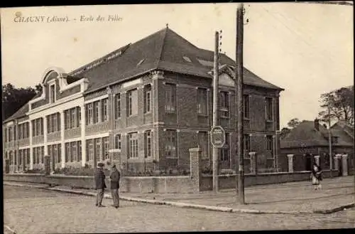 Ak Chauny Aisne, Ecole des Filles, Blick auf die Schule