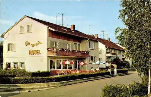 Ak Radolfzell am Bodensee Landkreis Konstanz, Blick auf das Hotel Braun, Inh. Braun, Straßenpartie