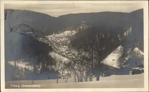 Ak Triberg im Schwarzwald, Blick auf den Ort mit Umgebung im Winter