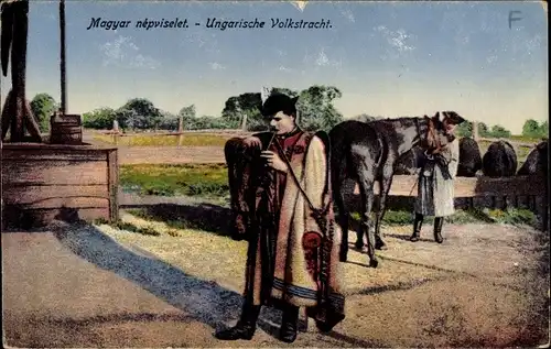 Ak Ungarische Volkstracht, Csikós, Pferdehirten in der Puszta, Pferde, Ziehbrunnen