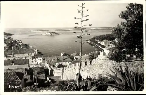 Ak Hvar Kroatien, Teilansicht der Stadt, Blick zum Meer