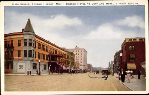 Ak Benton Harbor, View of the Main Street, Benton Hotel to the left und Hotel Vincent beyond