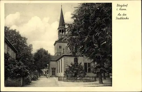 Ak Burgdorf in Niedersachsen, Partie an der Stadtkirche