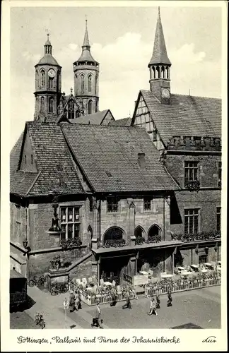 Ak Göttingen in Niedersachsen, Blick auf Rathaus und Türme der Johanniskirche