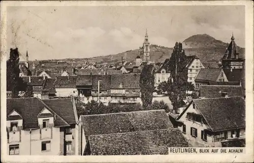 Ak Reutlingen in Baden Württemberg, Blick über die Dächer der Stadt auf die Achalm