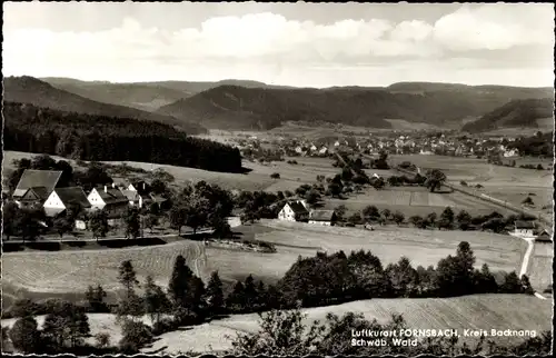 Ak Fornsbach Murrhardt im Rems Murr Kreis, Panoramaansicht der Ortschaft, Felder, Berge