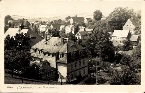 Ak Höckendorf Klingenberg im Osterzgebirge, Gartenpartie mit Teilansicht von der Ortschaft