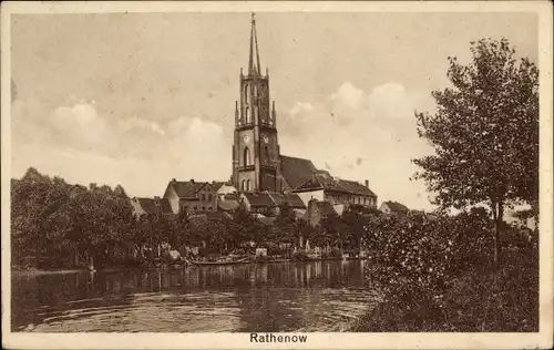 Ak Rathenow im Havelland, Flusspartie mit Blick auf den Ort und die Kirche