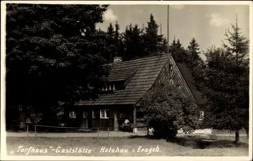 Ak Holzhau Rechenberg Bienenmühle Erzgebirge, Ansicht der Gaststätte Torfhaus, parkendes Auto