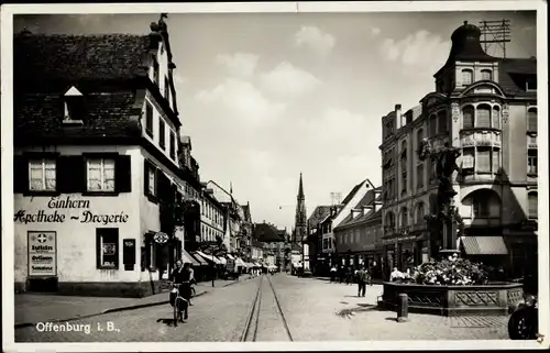 Ak Offenburg im Schwarzwald Ortenaukreis, Straßenansicht, Einhorn Apotheke, Istizin Werbeschild