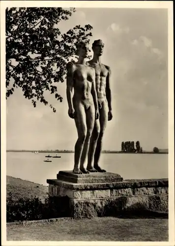 Ak Plastik von Georg Kolbe, Menschenpaar, Hannover, erschaffen 1937