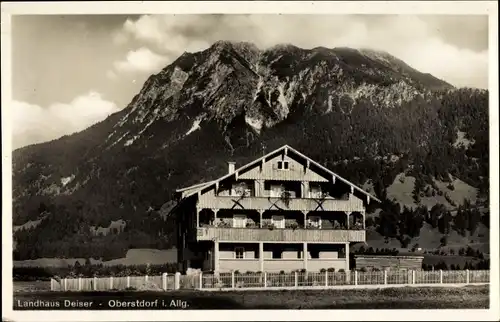 Ak Oberstdorf im Oberallgäu, Blick auf das Landhaus Deiser und den dahinter liegenden Berg