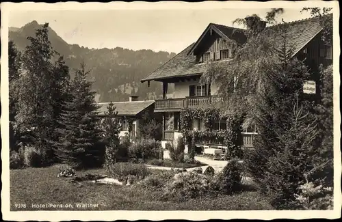 Ak Oberstdorf im Oberallgäu, Ansicht vom Hotel Walther mit Blick auf den Garten