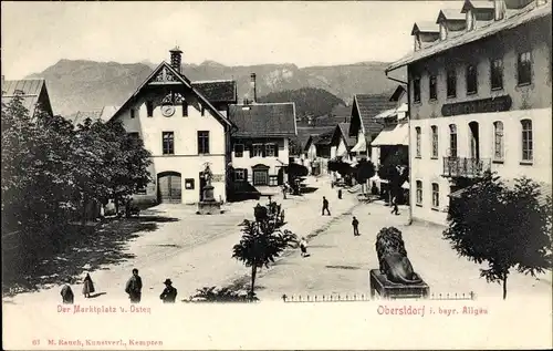 Ak Oberstdorf im Oberallgäu, Ostblick auf den Marktplatz, Löwen Statue, Gasthof Zum Mohren