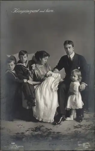 Ak Kronprinzsparet med barn, Gustav Adolf, Margaret of Connaught, Kinder