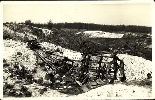 Foto Ak Frankreich, British Aid 11728, Umgestürzter Signalturm?, I. WK