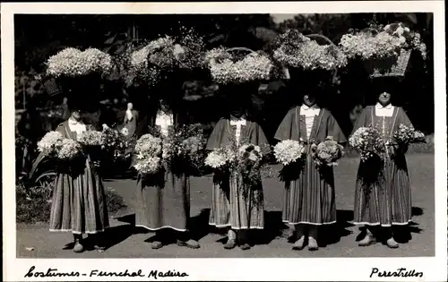 Ak Funchal Insel Madeira Portugal, Costumes, Portugiesinnen in Trachten, Blumenfrauen