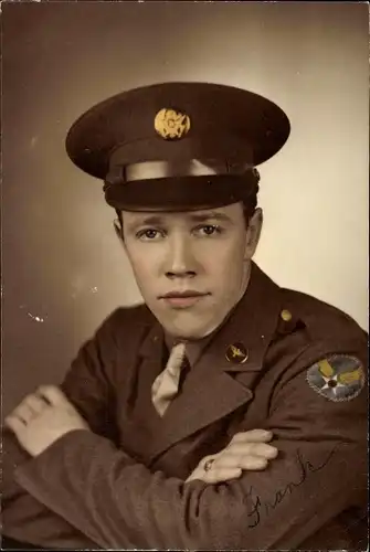 Foto Ak US Soldat in Uniform, US Air Force, Schirmmütze, Ärmelabzeichen