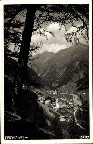 Ak Sölden in Tirol, Stadtpanorama mit Gebirge, Glockenturm