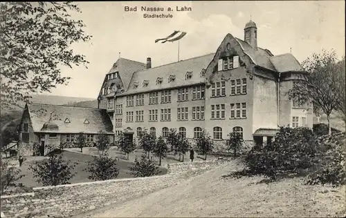 Ak Nassau im Rhein Lahn Kreis, Ansicht der Stadtschule mit Schulhof