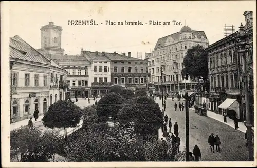 Ak Przemyśl Polen, Plac na bramie, Platz am Tor, Geschäft, Inh. Henryk Blatt 