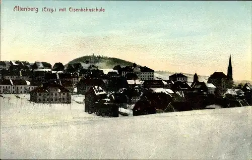 Ak Altenberg im Osterzgebirge, Blick auf den Ort mit Eisenbahnschule im Winter