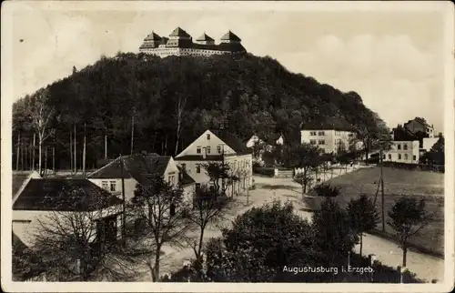 Ak Augustusburg im Erzgebirge, Teilansicht vom Ort mit Blick zum Schloss