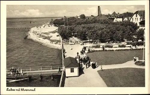 Ak Laboe Probstei Ostsee, Partie auf der Promenade, Bootssteg, Strand und Ehrenmal