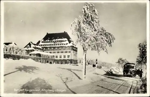 Ak Altenberg im Osterzgebirge, Seitenblick auf den Berghof Raupennest im Winter