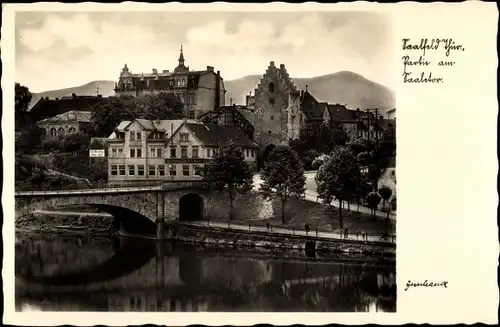 Ak Saalfeld an der Saale Thüringen, Partie am Saaletor, Brücke, Konditorei und Café von W. Müller