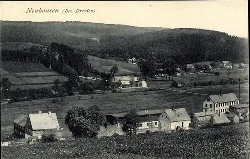 Ak Neuhausen im Kreis Mittelsachsen, Blick auf den Ort mit Umgebung