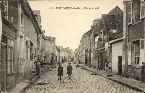 Ak Malicorne Sarthe, Rue Principale, Straße im Ort, Wohnhäuser, Anwohner